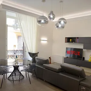 Holiday home Fafgrandsuitenapoli, Naples